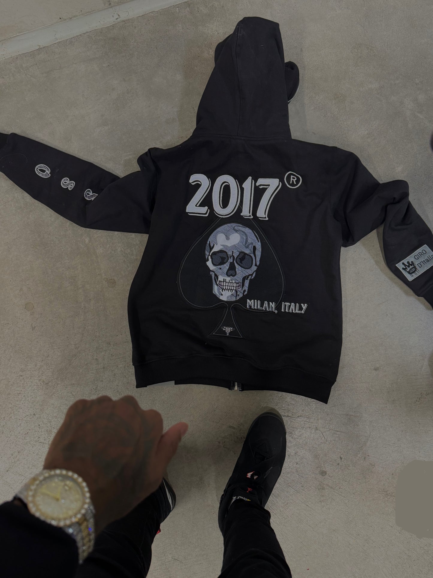 “Black” 2017 GIRO